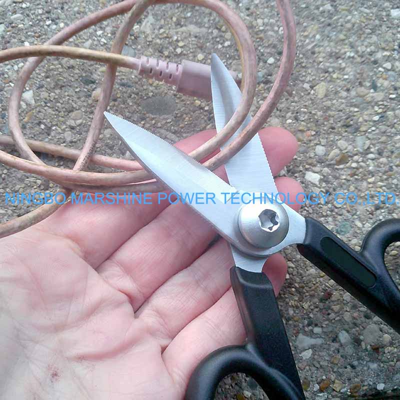 Fiber Optic Serrated Scissors Cutting Fiber Optic Serrated Scissors Cutting