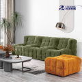 Grasgrünes Stoffsofa für das Wohnzimmer