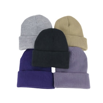 Beanie a maglia all'ingrosso personalizzabili con colori solidi e vestibilità regolabile - Perfetto per uomini e donne