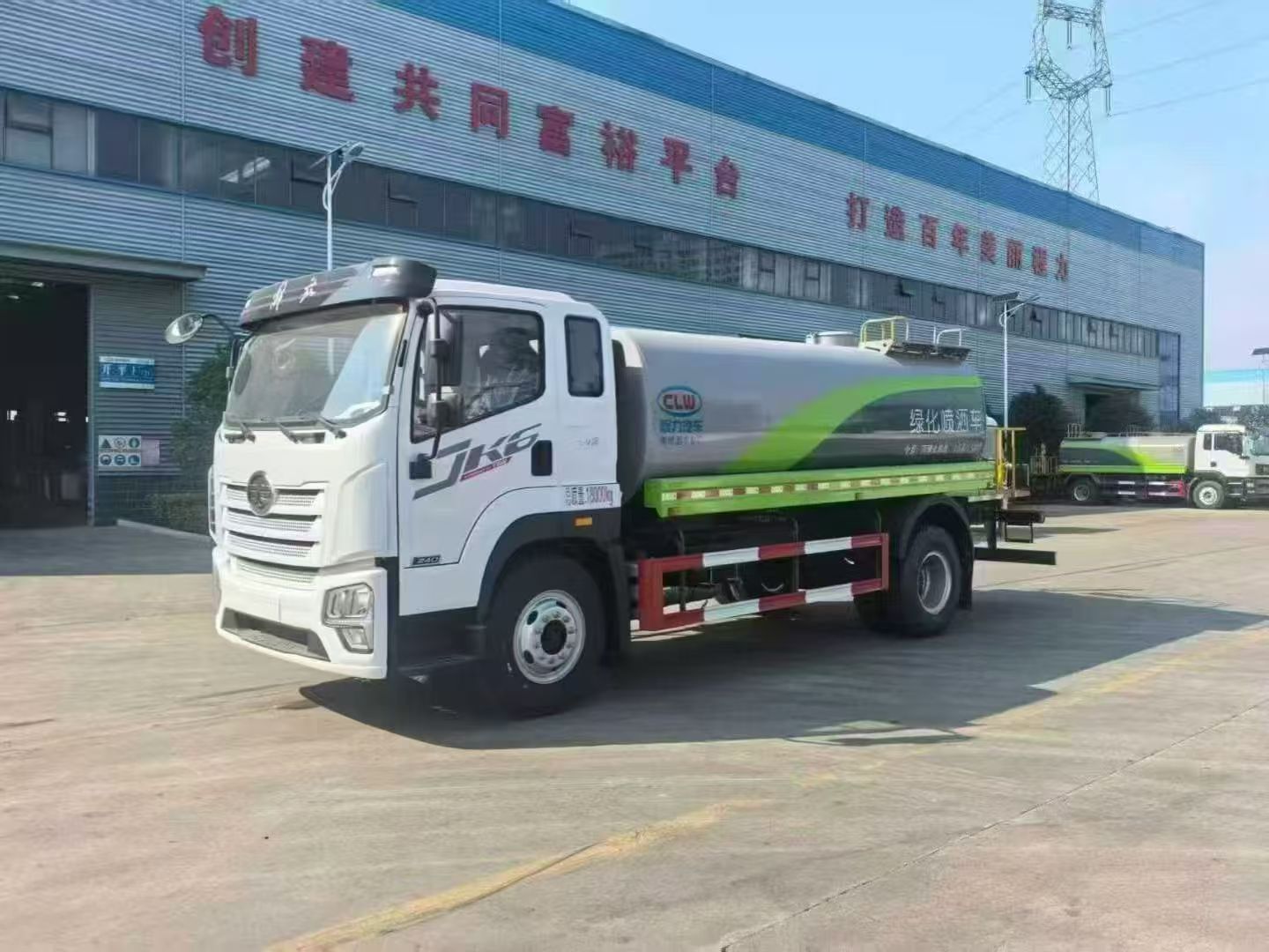 Durable Water Spraying Vehicle for Firefighting Needs