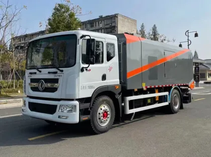 Dongfeng Road Cleaning Vacuum Sweeper Vacuum Street