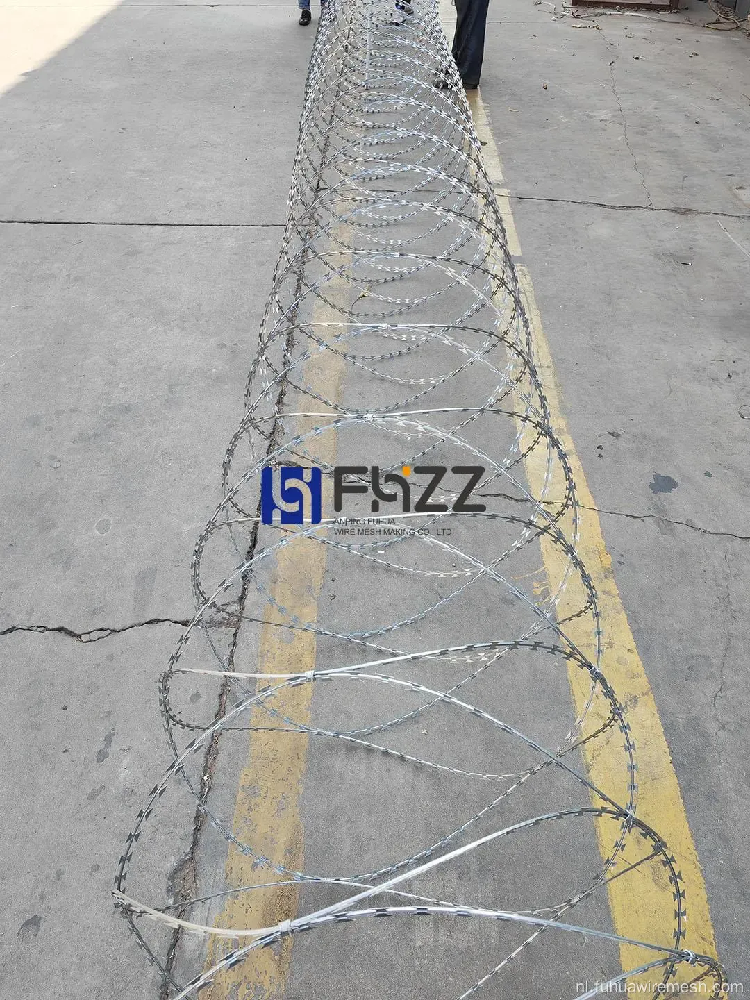 Diameter 700 mm gegalvaniseerd concertina draad,
