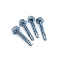 Tornillo autodenominado de cabeza de brida en stock
