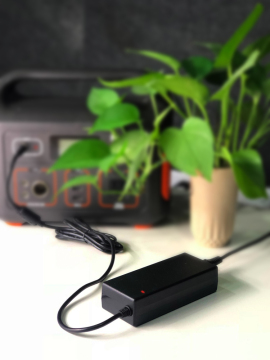 20 V 4,5A Adapter für Kraftwerk im Freien