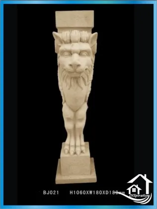 Beautiful head eagle sculpture