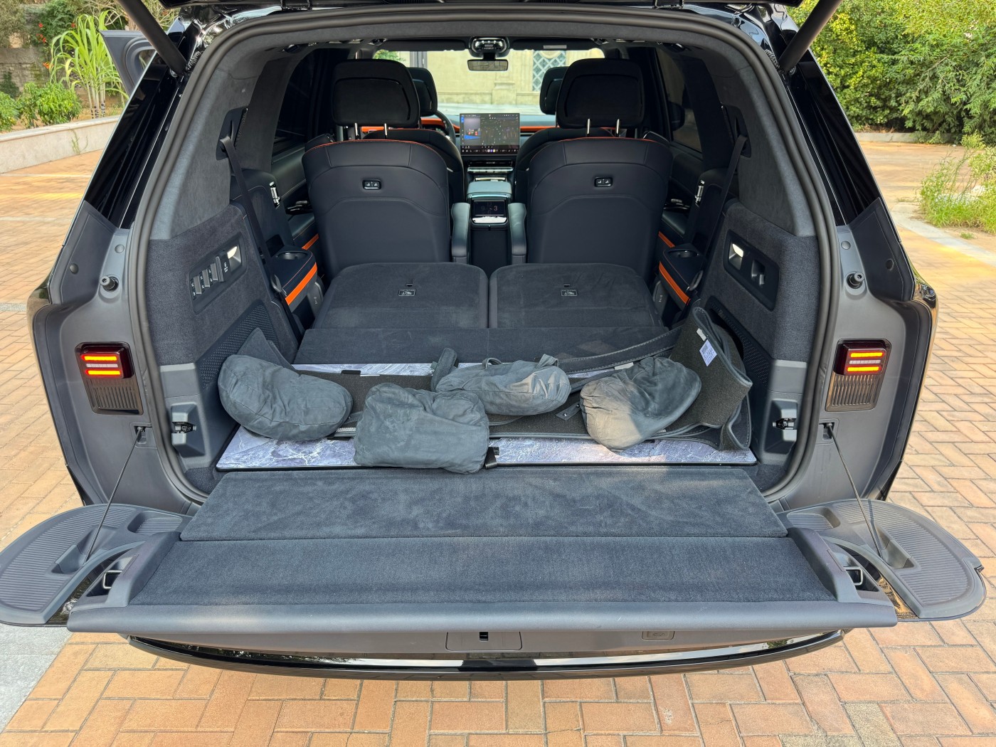 Zeekr 9x 2025 Obsidian Black Edition 70kWh