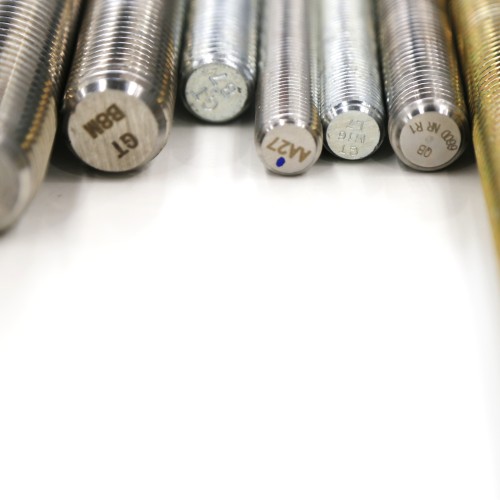 Parafuso prisioneiro de haste roscada de aço carbono