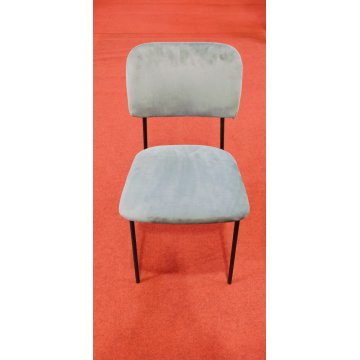 Cadeira de veludo de empilhamento de design durável e de economia de espaço