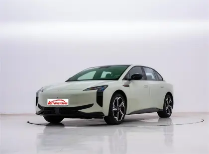 YYC Hot Sale: Chinese-Made Hongqi EH7 800KM Electric SUV