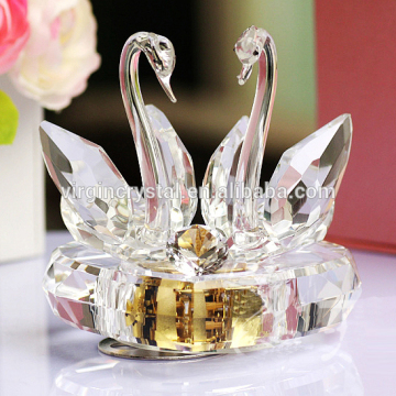New design clear crystal glass swans music box foe wedding favors