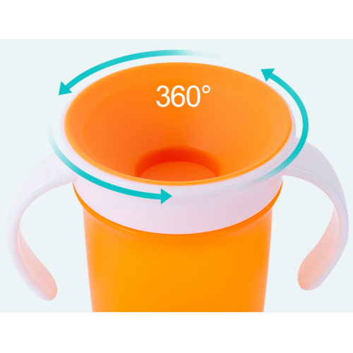 Bebê personalizado 360 bebendo copo sippy