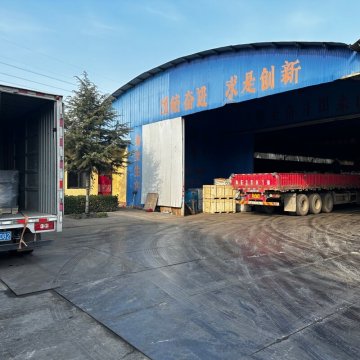 Briques à base d'alumine et d'aluminium magnésium