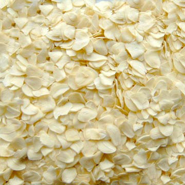 dehydrated garlic flakes