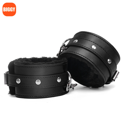 Высококачественный набор черных сдержанности