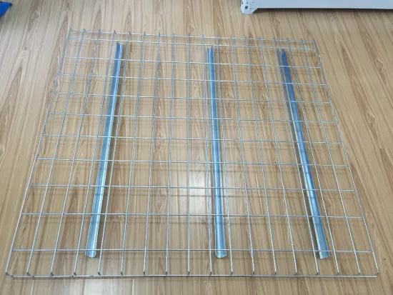 Wire mesh deck channel pattern