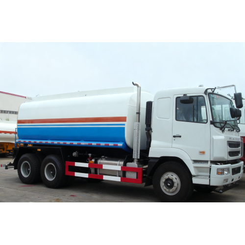 Tanker na lehké palivo