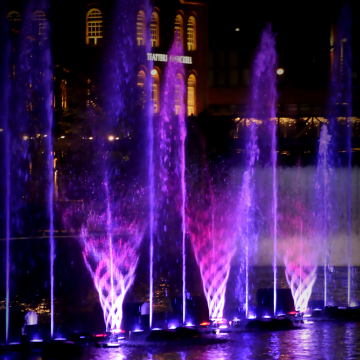 Boat shape water fountain
