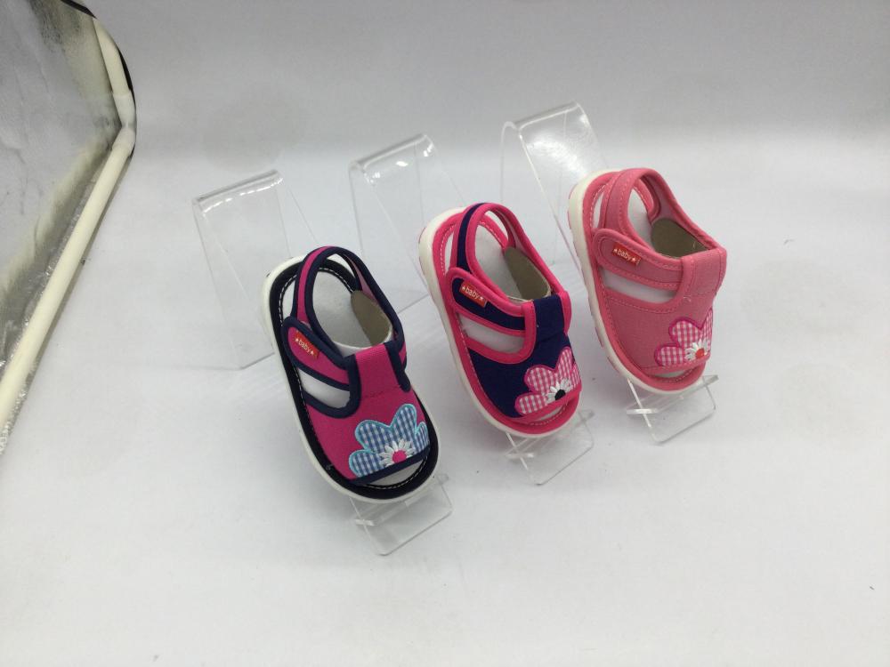 Новый дизайн младенческой девушки сандалии с звуковым цветком