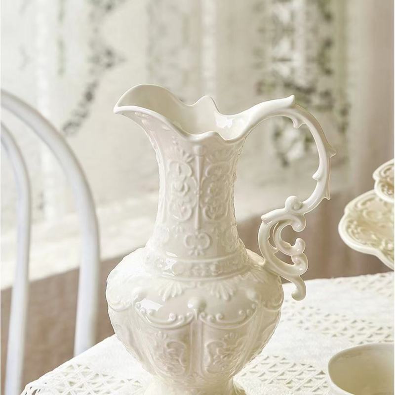 Pure White High-End Tableware with Delicate Engravings