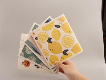 Dishwashing with clean cellulose sponge Magic wipe pad