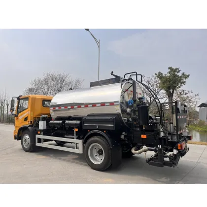 SINOTRUK HOWO 4X2 10000L Asphalt Distributor Truck for Asphalt Spray