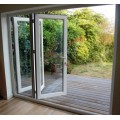 Winterzimmer und Aluminiumklapptür in Innenräumen