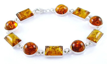 Bright sterling silver bracelet with large diamond