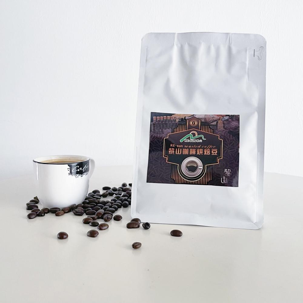 Dunkle geröstete Arabica-Kaffeebohnen neu säubern