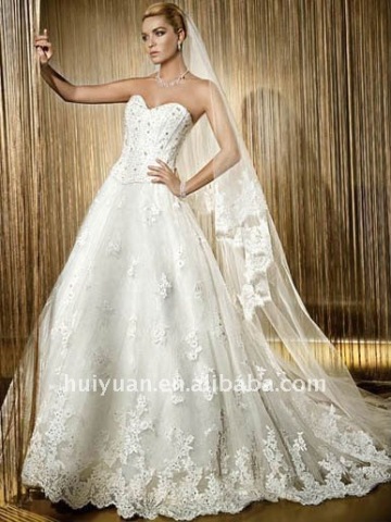 ivory appliqued sweetheart bridal wedding dress