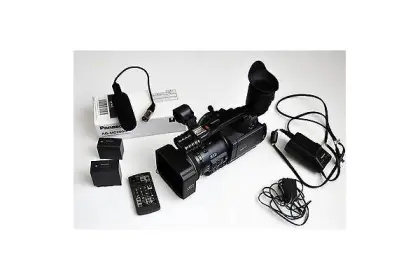 Professional Panasonic AG-DVX100BP Camera-Recorder Camcorder, 46 hours on meter
