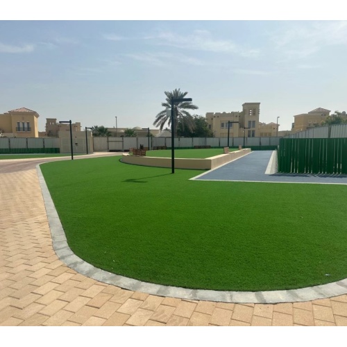 Herbe synthétique adaptée aux besoins du client de tapis de gazon d'herbe artificielle de 40mm pour l'aménagement paysager de jardin