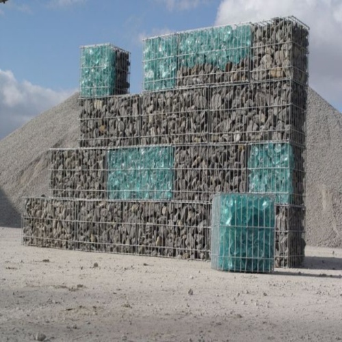 Proteção da margem do rio usando caixas de gabion galvanizadas de mergulho a quente
