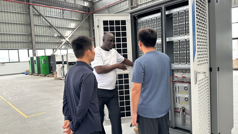 Nigerian businessmen visit Sennan Electric for inspection and exchange, exploring new opportunities for cooperation in new energy charging in Africa