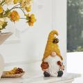 Resina Summer Bee Gnome estatueta