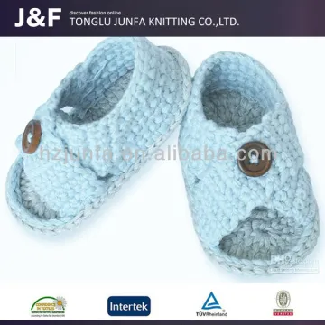 China new design kintted slipper like soft hand knit baby shoes