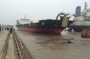 9100T Self-Propelled Deck Barge With Rampdoor