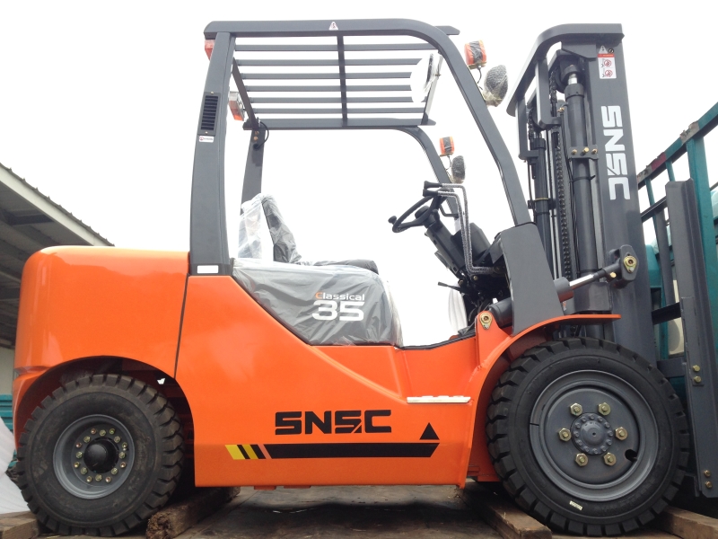 3.5 Ton Fork lift