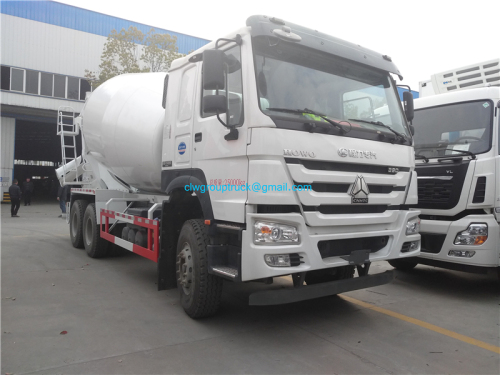 HOWO 6x4 truk pengaduk beton