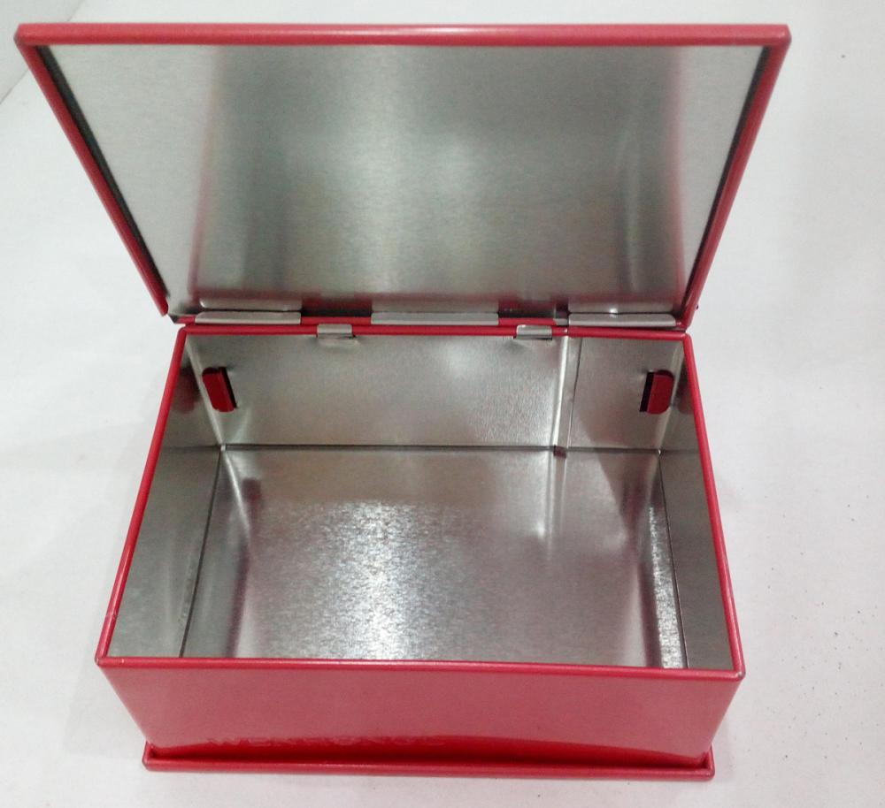 Caja roja de la lata de boda