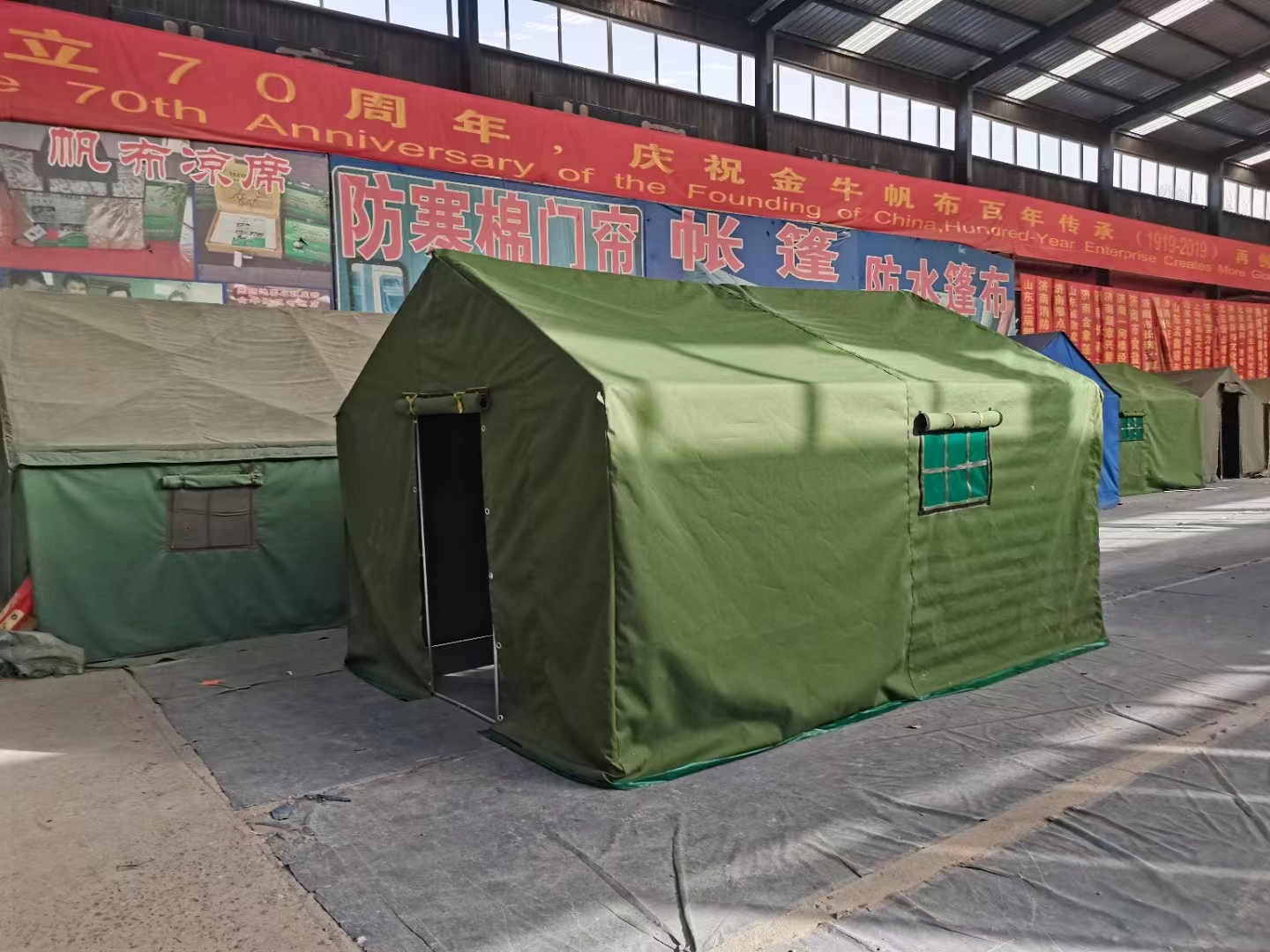 Emergency rescue tent