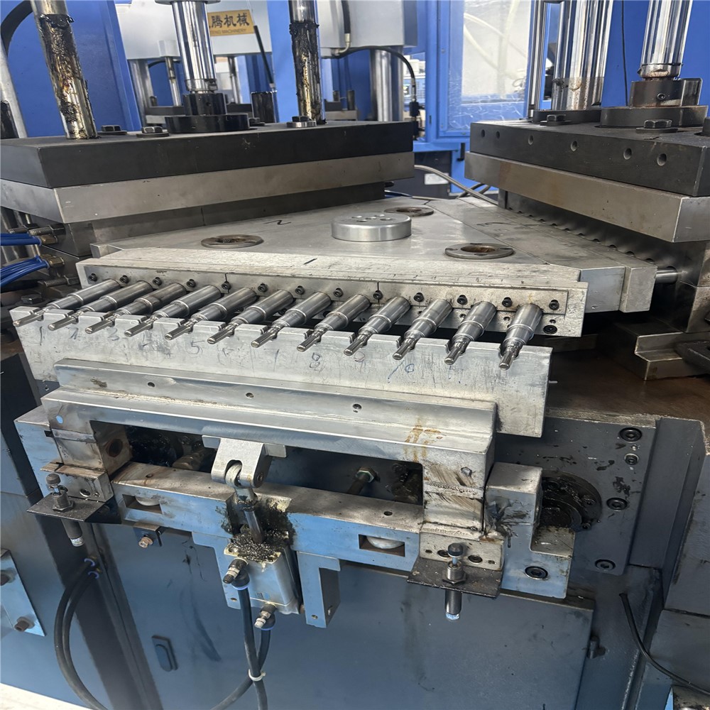 Injection molding machine maintenance2