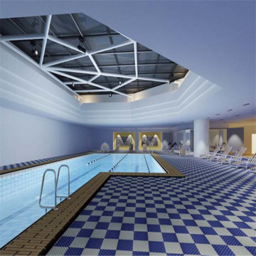 Natte oppervlakte mat in zwembad sauna kamer