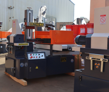 Macchina CNC EDM a media velocità - macchina da taglio a filo in acciaio DK7745