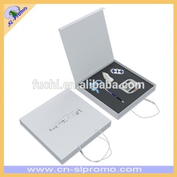 Custom Made Quality Promosi Desk Clock USB PEN Car Charger Hadiah Diatur di Kotak Kertas Pegangan