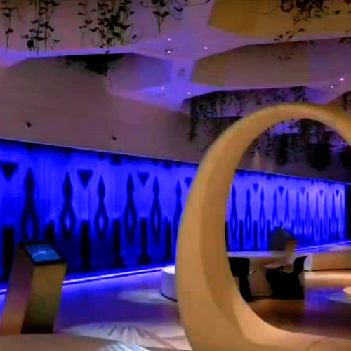 Cascata Digital Personalizada para Lobbies de Hotel