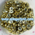 Fashional Mixed &amp; Individual 4x7MM Acrilico perline di monete d&#39;oro Rotonde perline piatte con lettere dell&#39;alfabeto