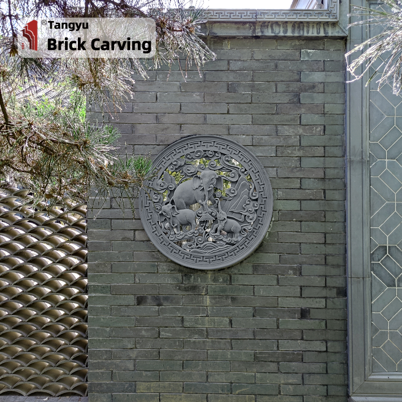 Auspicious Round Hollow Window