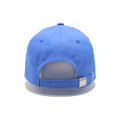 Sombrero de béisbol bordado de azul cielo