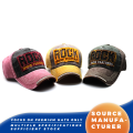 Pertunjukan Rock Menampilkan Topi Bisbol Berpohon yang Dicuci