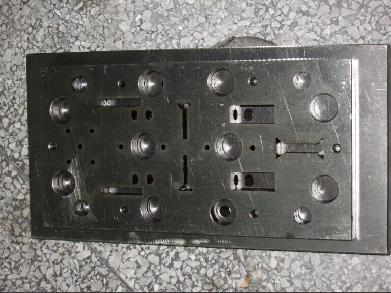 Hardware stamping die